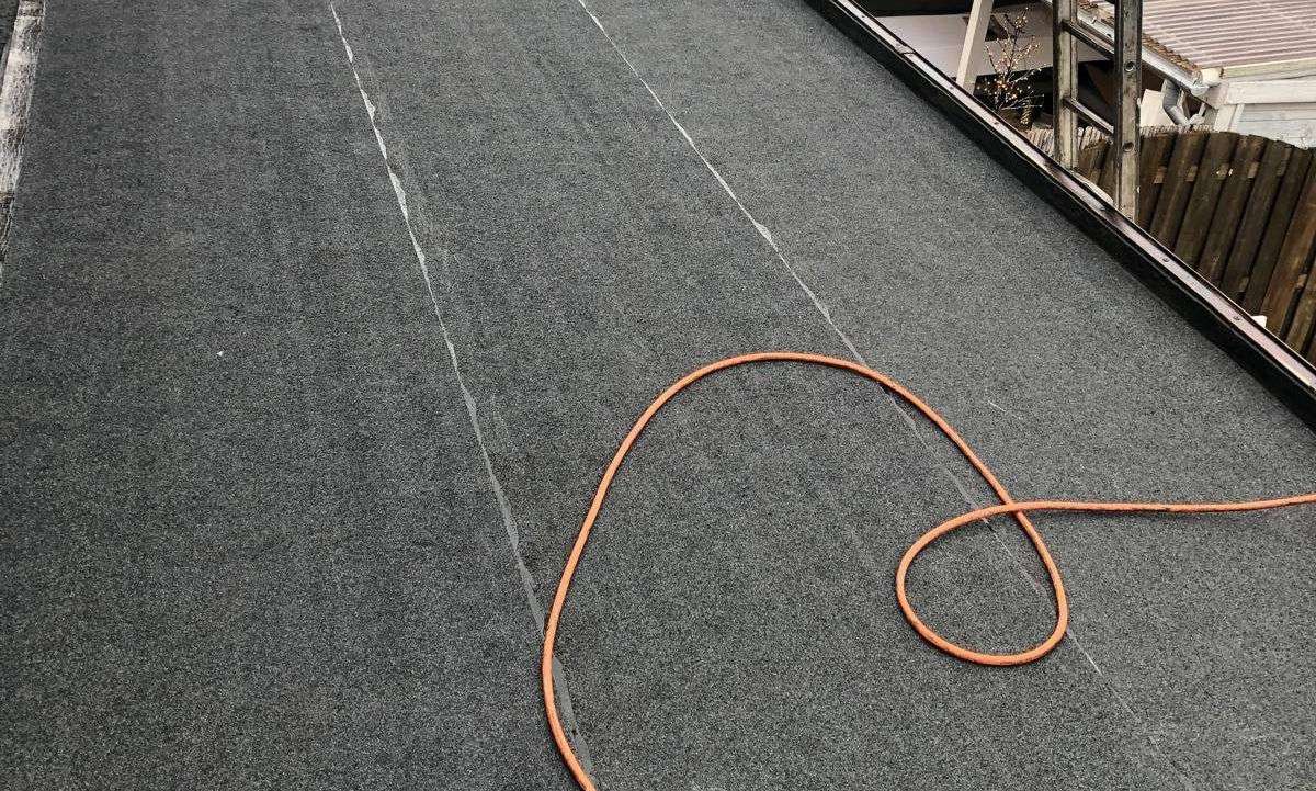 Renovatie van bitumen dak in 0299